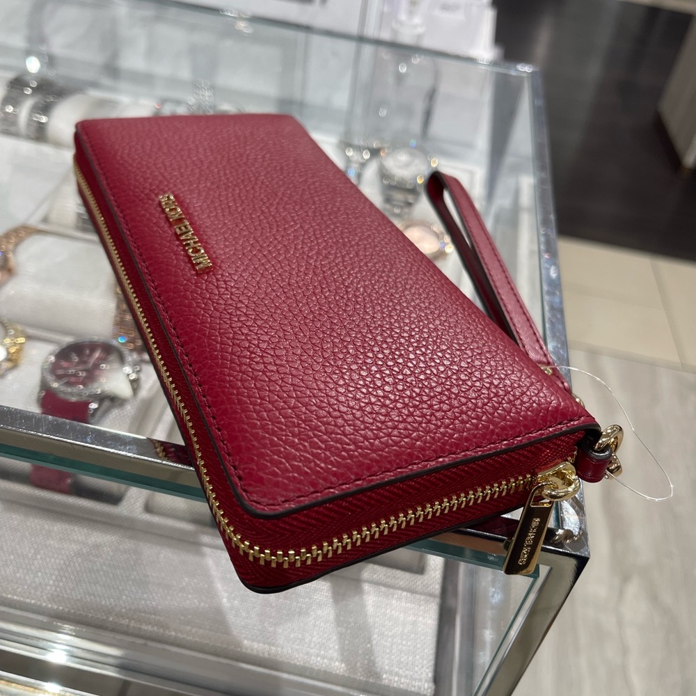 MICHAEL KORS Jet Set Travel Lg Continental Wristlet Phone Holder Wallet 
Cherry - Picture 8 of 16